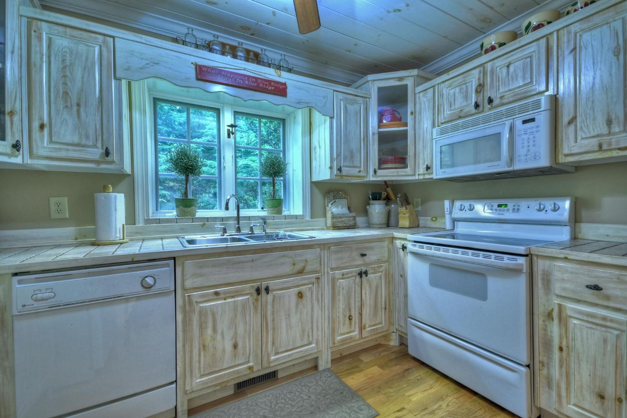 Southern Living Cottage Cozy Up By The Fire Relax On The Porch And Enjoy Peaceful Surroundings Блу Ридж Екстериор снимка