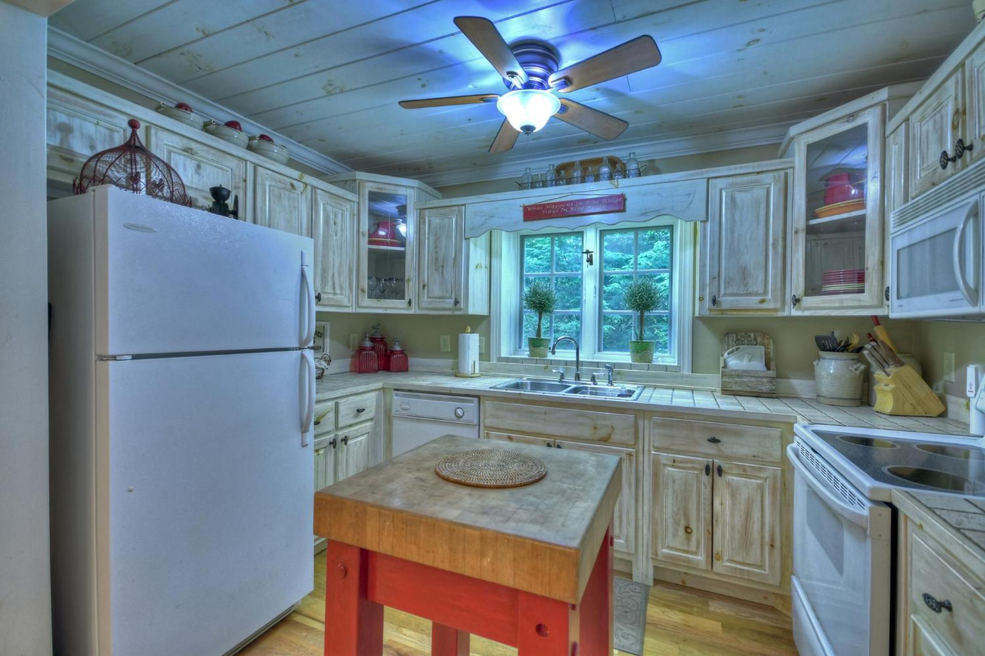 Southern Living Cottage Cozy Up By The Fire Relax On The Porch And Enjoy Peaceful Surroundings Блу Ридж Екстериор снимка