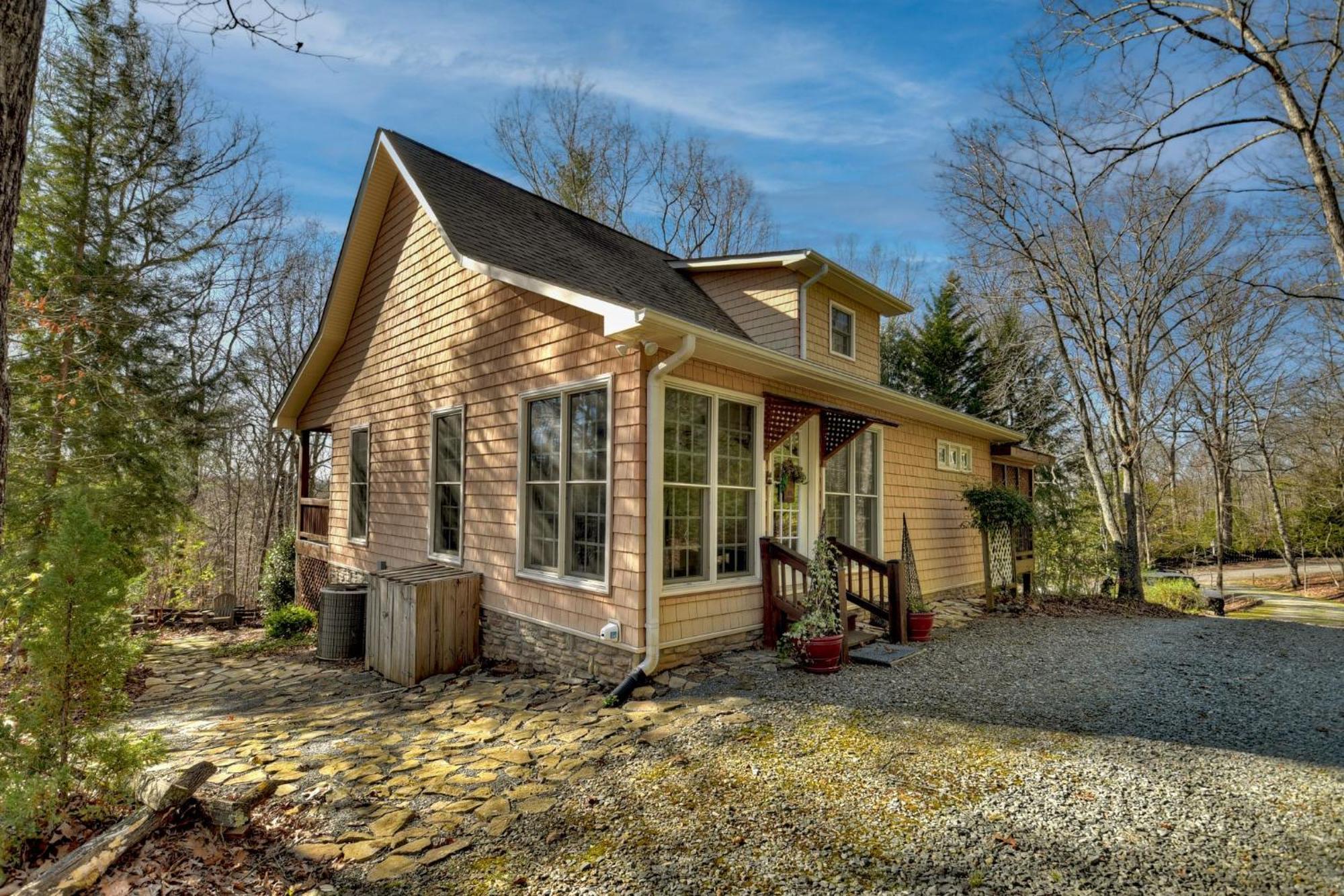 Southern Living Cottage Cozy Up By The Fire Relax On The Porch And Enjoy Peaceful Surroundings Блу Ридж Екстериор снимка